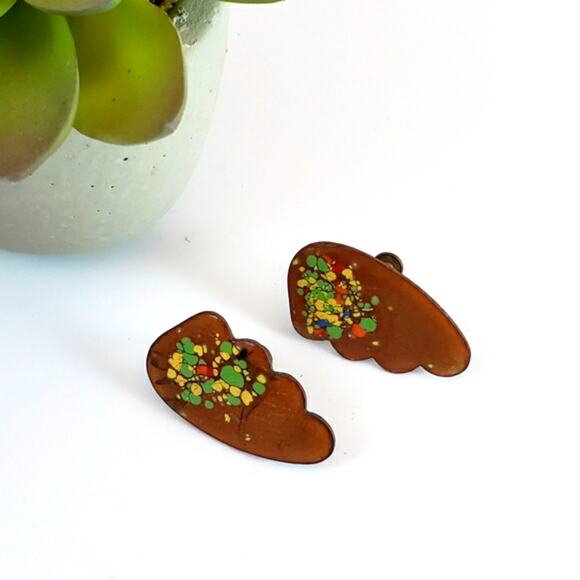 🌻3 for $18 Vintage Resin Screw Back Earrings - Picture 1 of 4